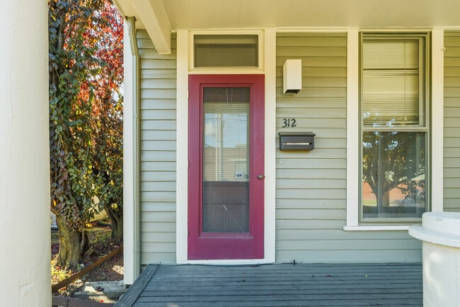 Photo - 312 N College Ave