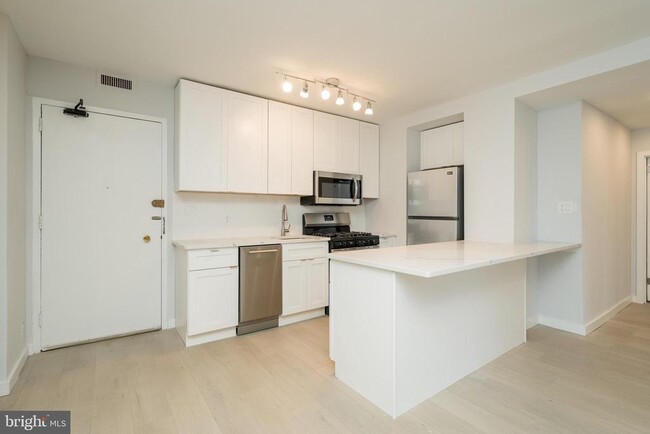 Building Photo - 135 S 19th St Unit 507-08 Rental