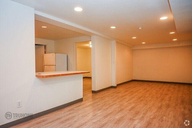 Building Photo - 315 Summit Ave N Unit A (main front) Rental