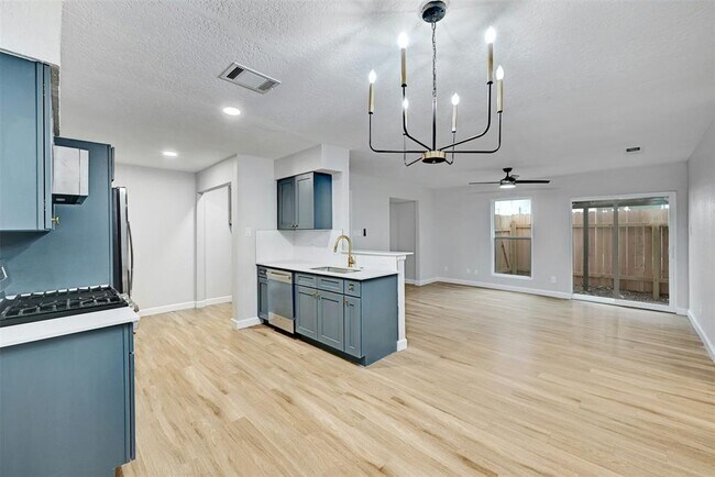 Photo - 9803 Aberdeen Way