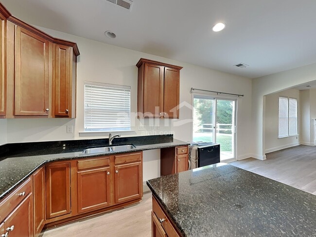 Photo - 1001 Haven Ln