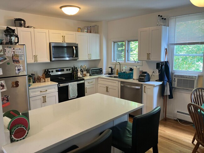 Photo - 26 Thorndike St Apartment Unit 3