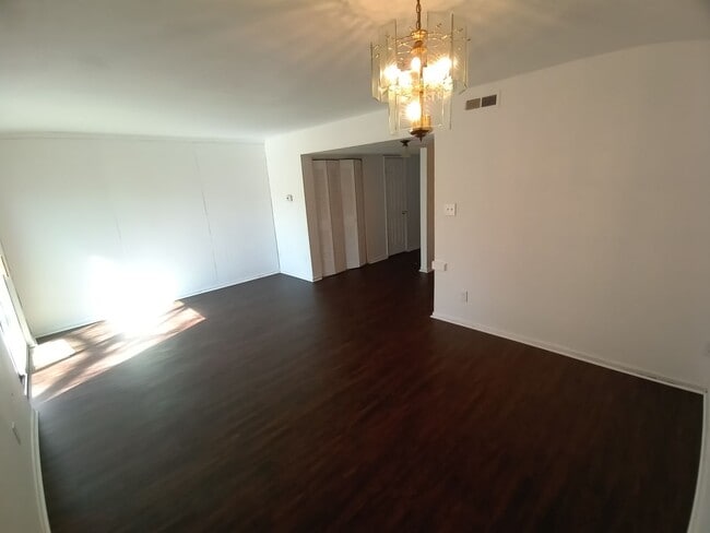 5839 E Hastings Arch