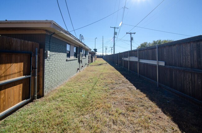 Photo - 6910fre Unit A