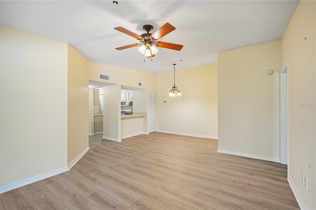 Photo - 6002 Laketree Ln Unidad L