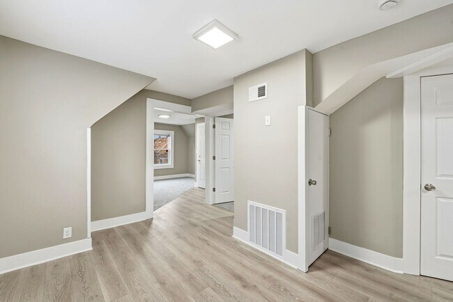 Photo - 1217 N Harding Ave Unit 2