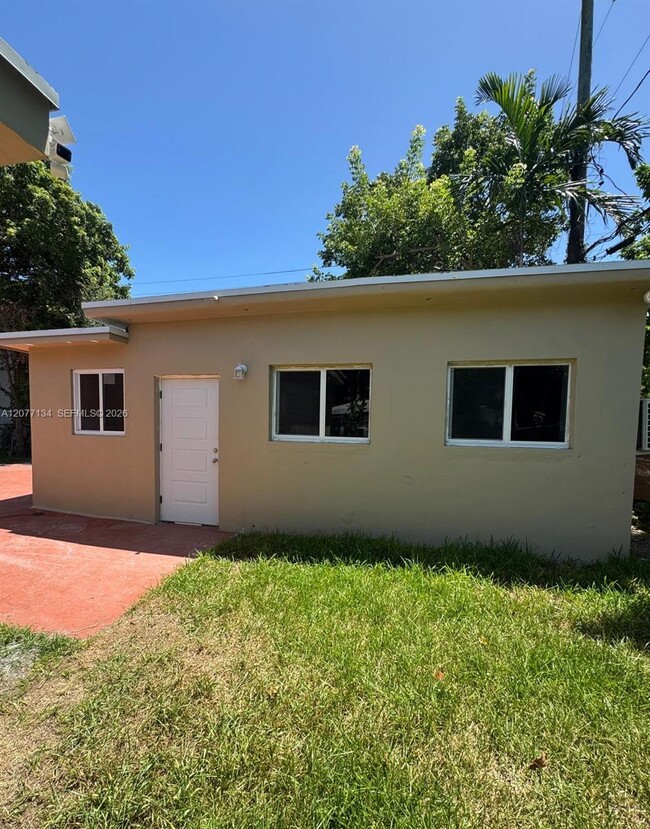 Building Photo - 510 NW 47th St Unit 0