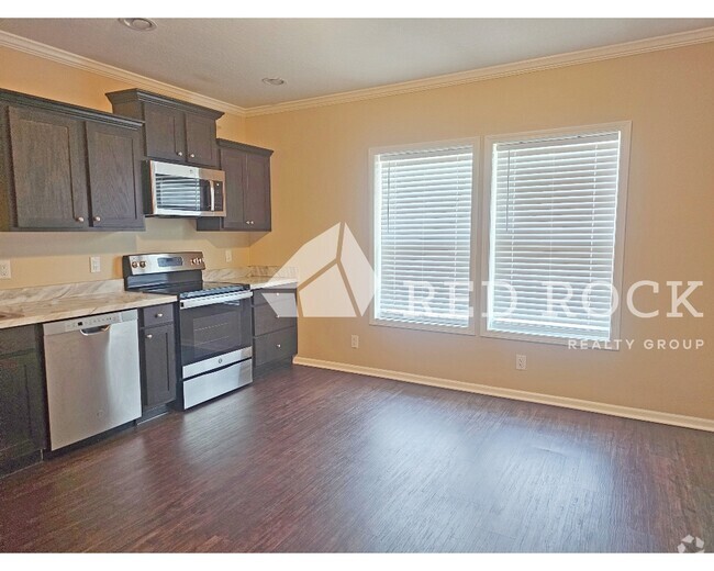 Living / Kitchen Area - Avondwell Apartments in Avondale