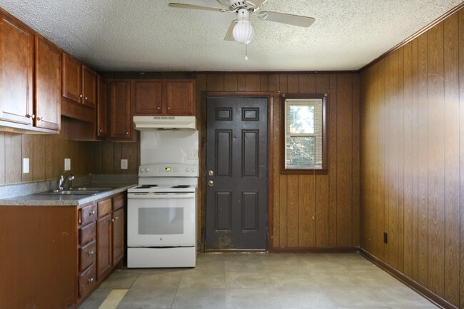 Photo - 1049 Rulnick St