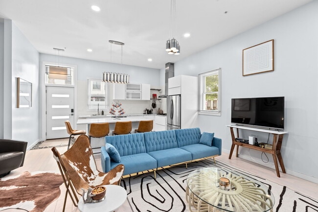 Building Photo - 110 Trenton St Unit 1