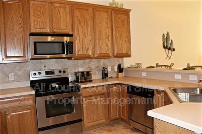 Photo - 264 Viareggio Road