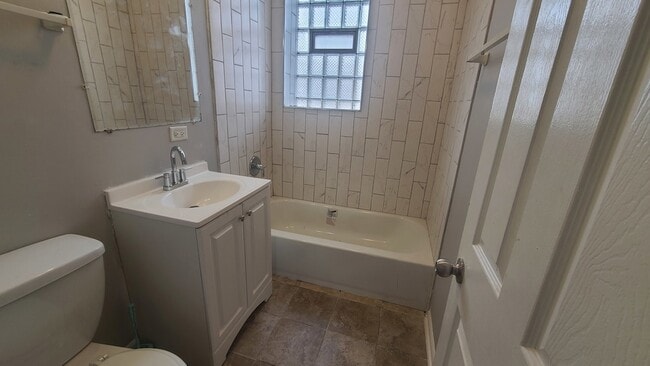 Photo - 612 E Marquette Rd