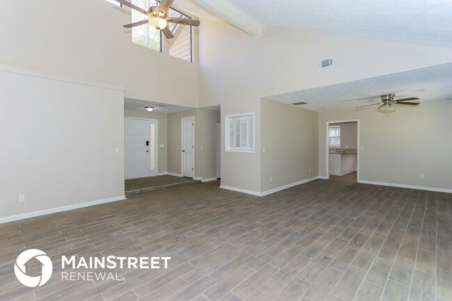 Photo - 135 Red Oak Dr