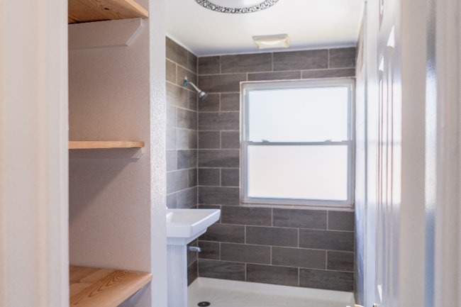 Photo - 3707 S Michigan Ave Unit 2