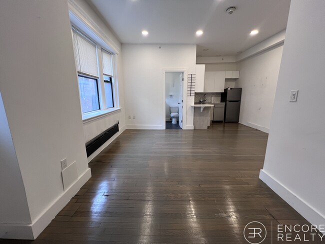 Building Photo - 11 Queensberry St Unit 3