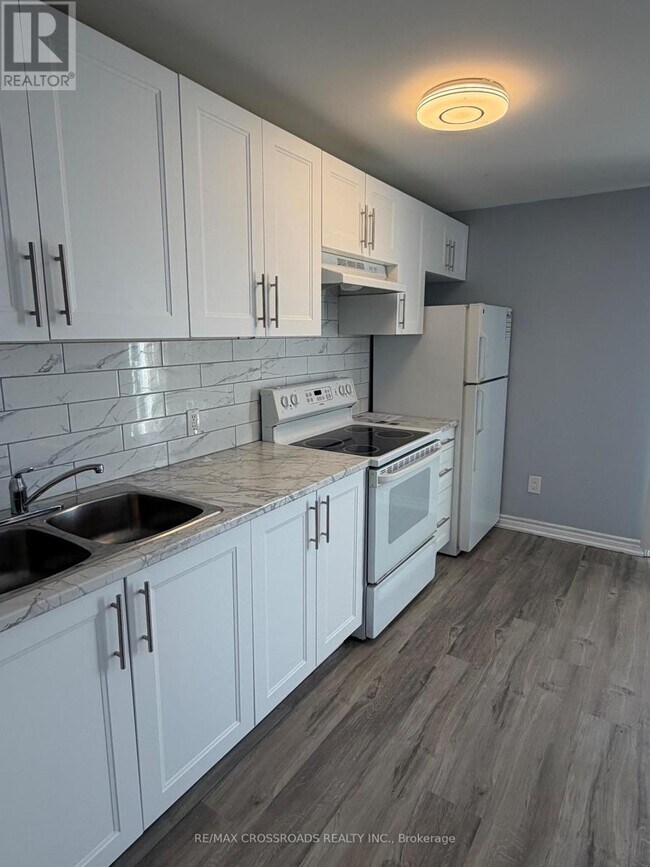 Photo - 33 Netherway Crescent