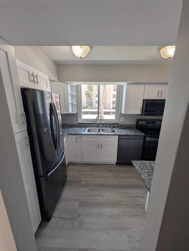 Building Photo - 3462 NE Causeway Blvd Unit 204 Rental
