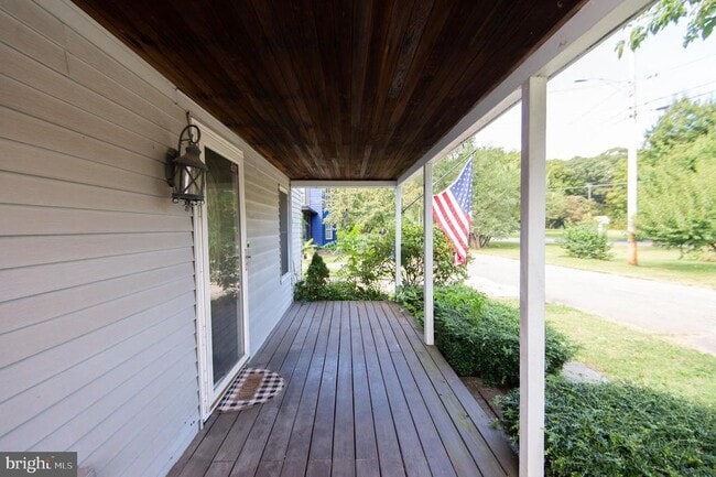 Building Photo - 113 Maple Ave