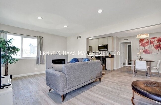 Building Photo - 17071 Oak Ln Unit D