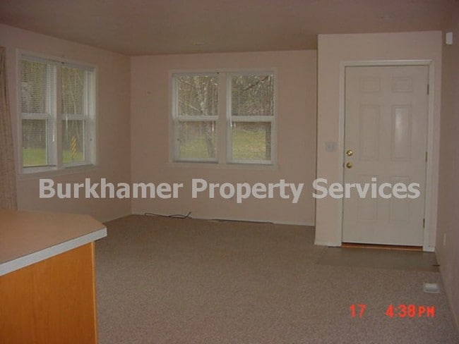 Photo - 535 N River St