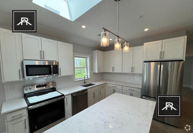 Building Photo - 3 bedroom in Brighton MA 02135 Unit 3 Rental