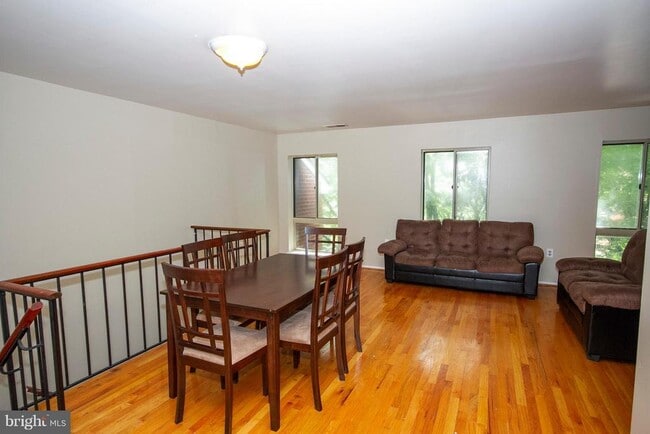 Photo - 10 W Lee St Unit R72