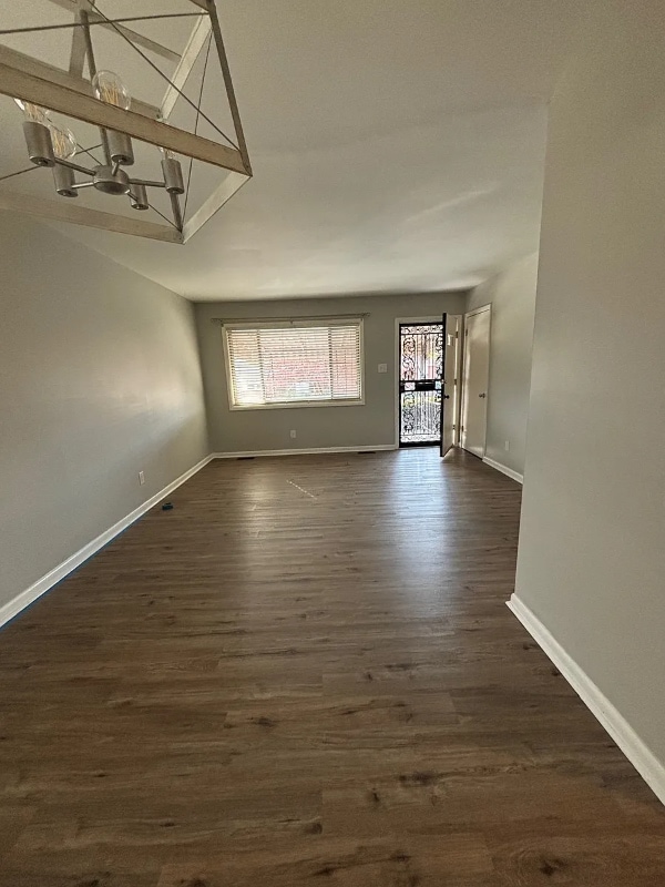 Photo - 958 Effie Rd