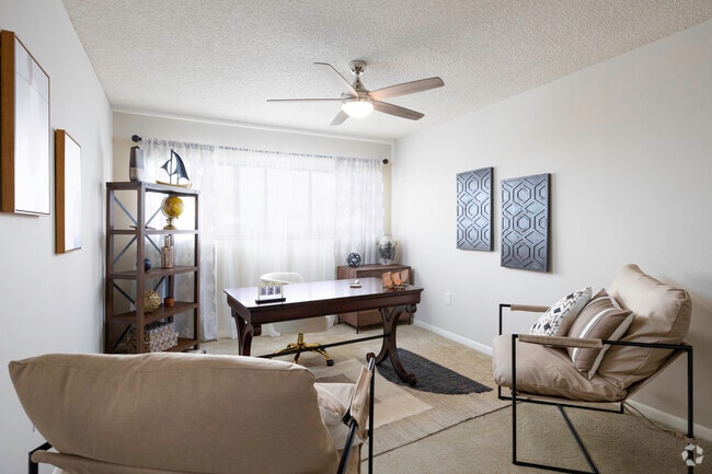 2BR, 2BA - 910SF - Bedroom