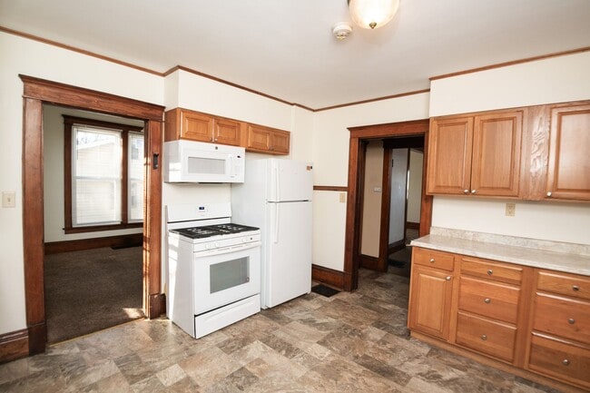 Photo - 4 bedroom / 1.5 bath home for rent in Valparaiso