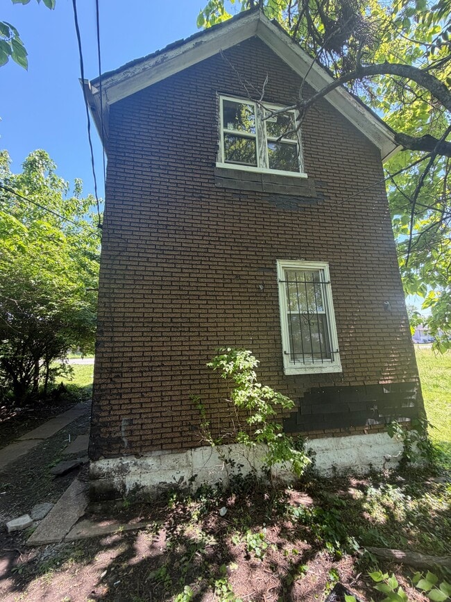Photo - 2120 St Louis Ave