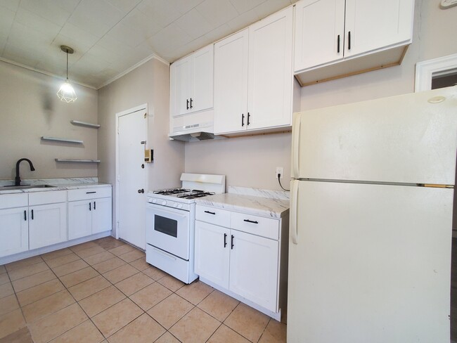 Building Photo - 67 W 53rd St Unit 5