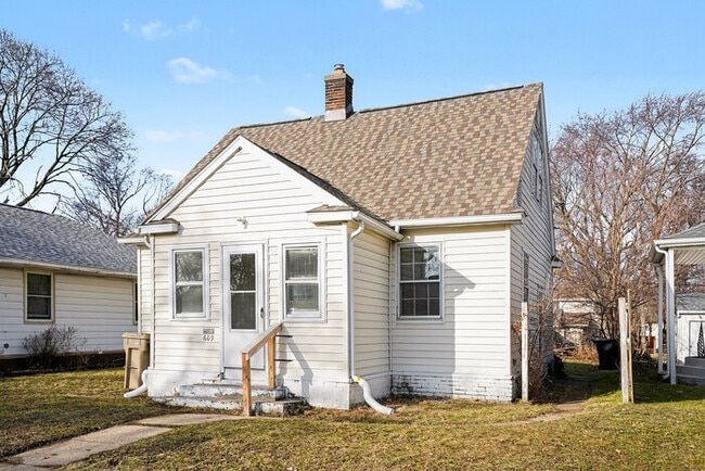 Photo - Charming Three Bedroom Home in a Convenient Location