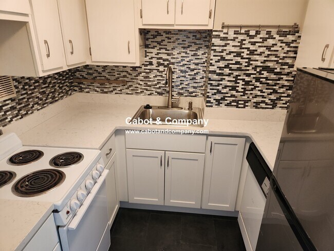 Photo - 104 Appleton St