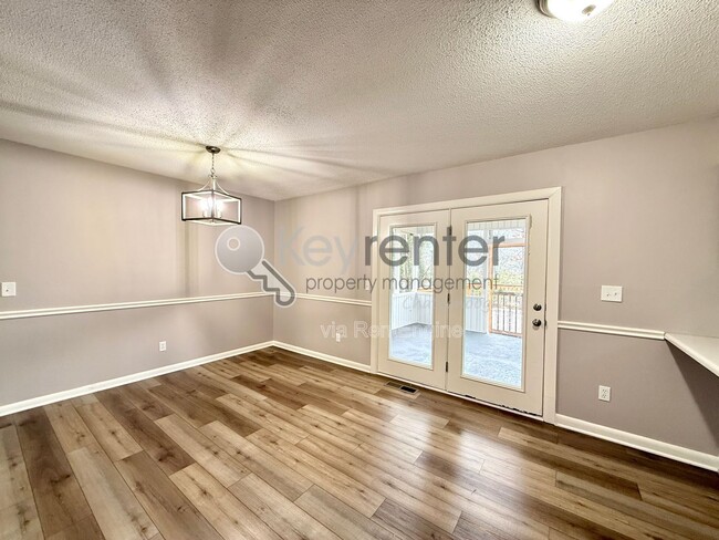 Photo - 4627 Hillmont Ln