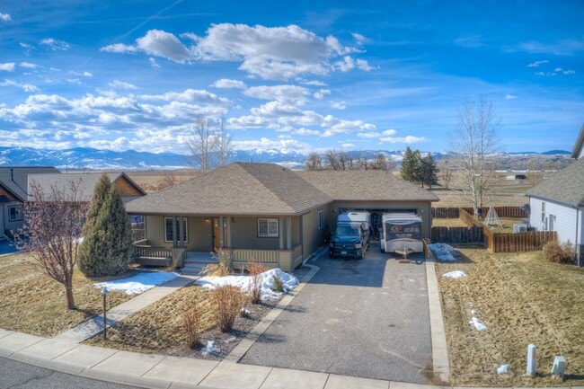 Photo - 32 E Clara Ct