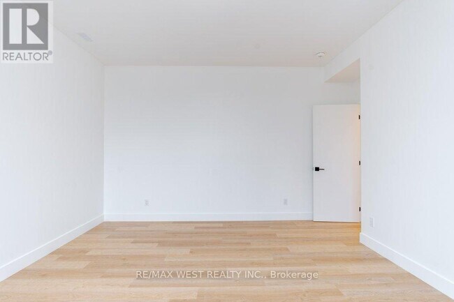 Photo - 63 Lonborough Ave