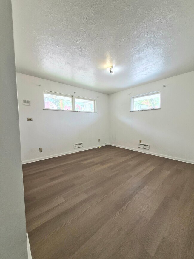 Photo - 316 Sheppard Ave