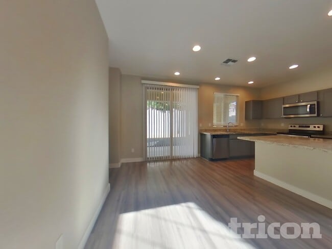 Photo - 2638 E Danbury Rd