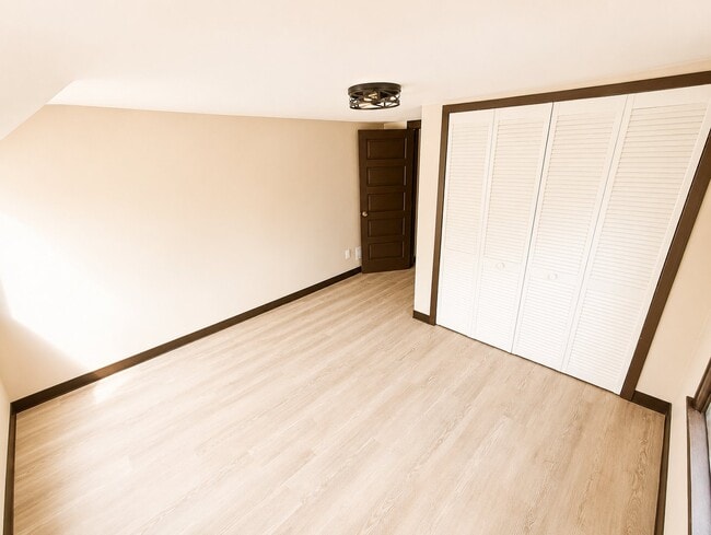 Photo - 1329 W Commercial St