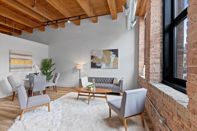 Photo - 153 W Ohio St