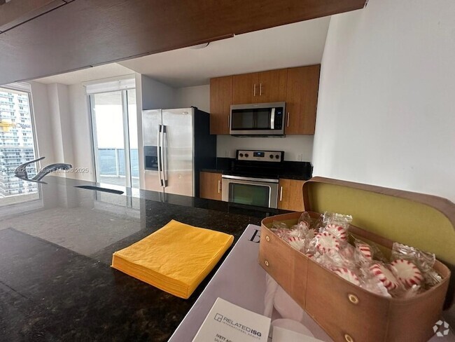 Building Photo - 601 NE 23rd St Unit PH02 Rental