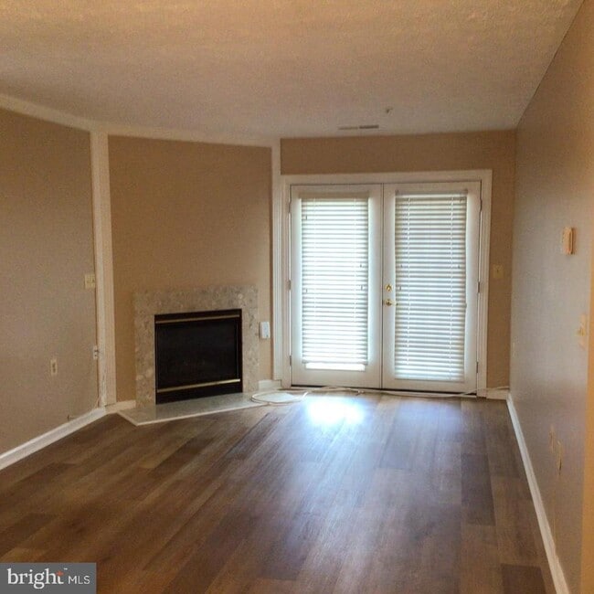 Building Photo - 8941 Town Center Cir Unit 2-103