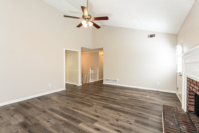 Photo - 1411 Hillside Pl SE