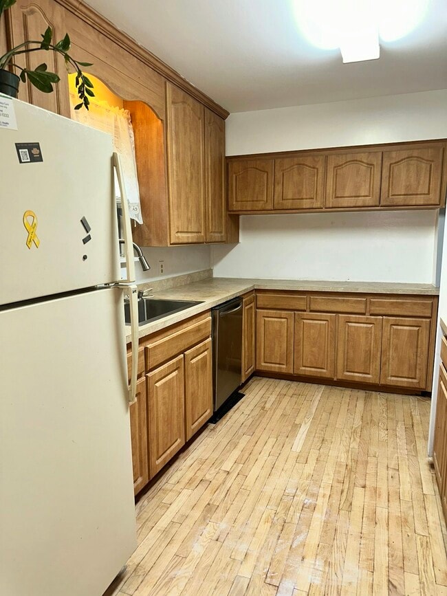 Photo - 99 S Lamar St