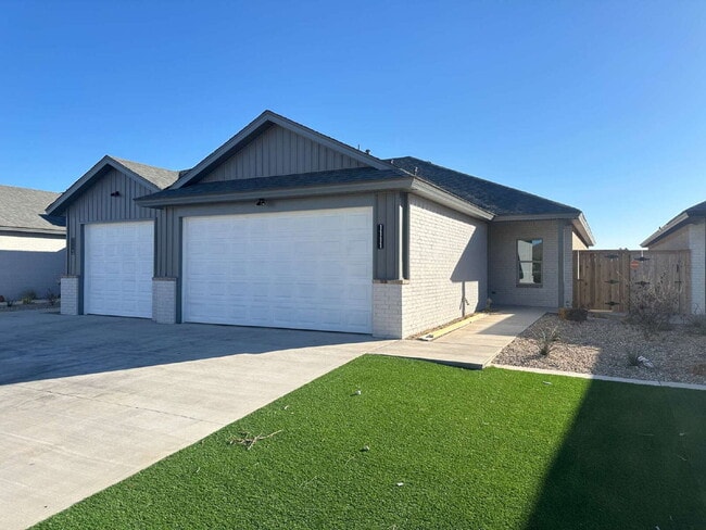 Building Photo - Brand new townhomes in Frenship ISD!