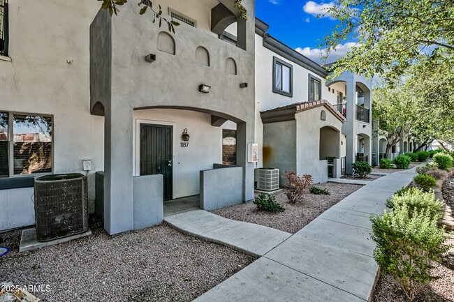 Building Photo - 4608 W Maryland Ave Unit 1187