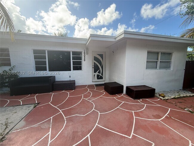 16030 Miami Dr
