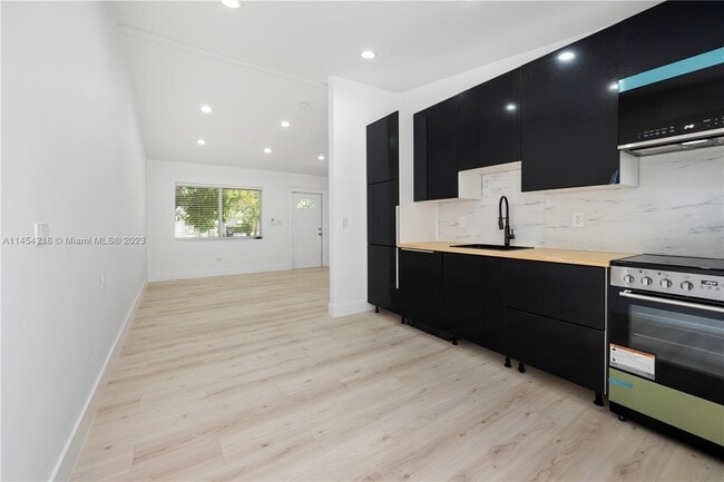 16204 NE 18th Ct 16202  