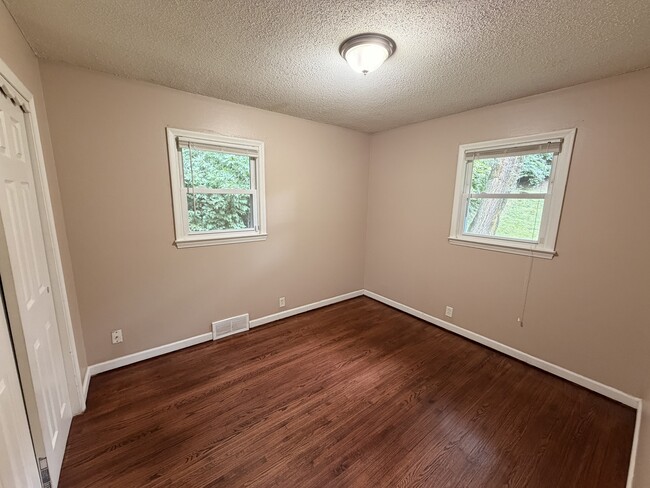 Photo - 4239 Redick Ave