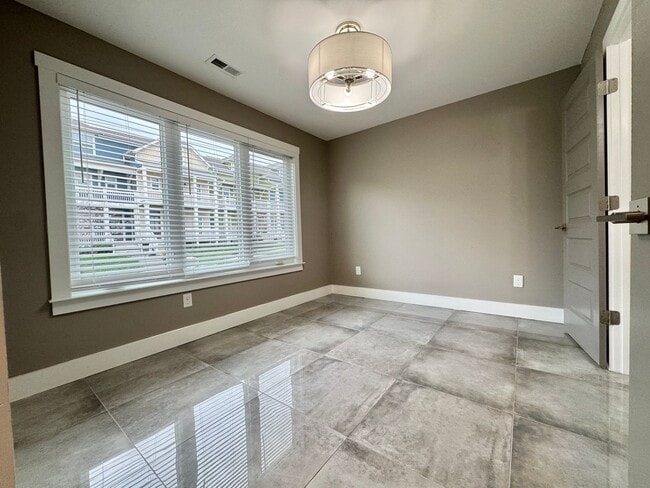 Photo - 3 Bed, 3.5 Bath Home w/ 2 Car Garage and Lake Views